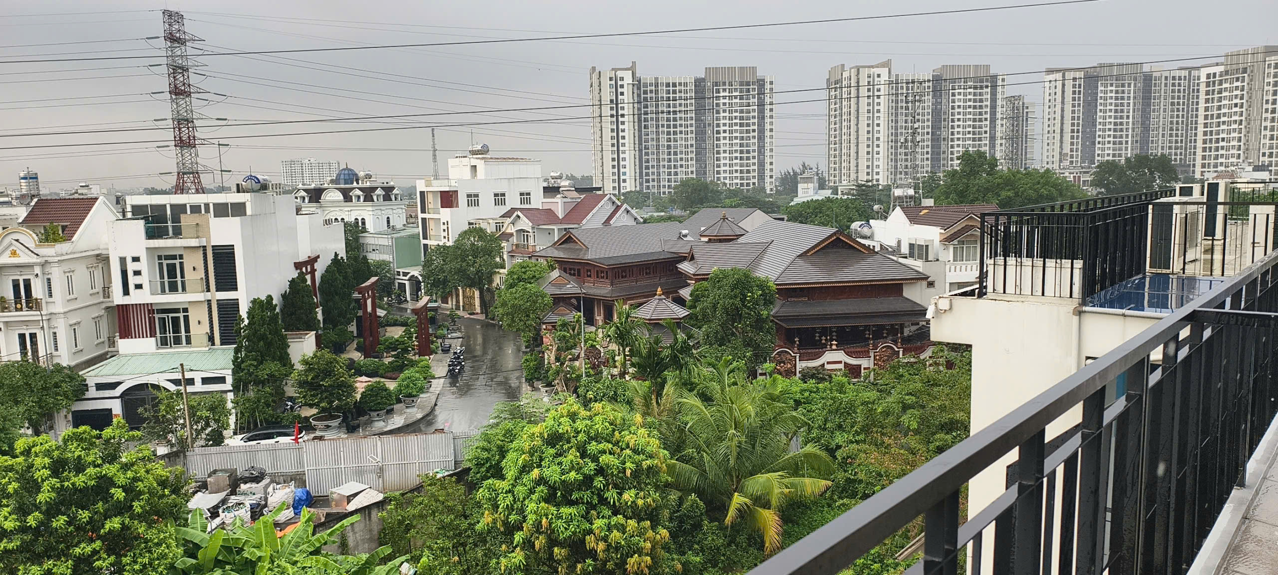 Công an kiểm tra biệt phủ của chủ thẩm mỹ viện Mailisa ở TP.HCM 6 Công an kiểm tra biệt phủ của chủ thẩm mỹ viện Mailisa ở TP.HCM - Ảnh 6.