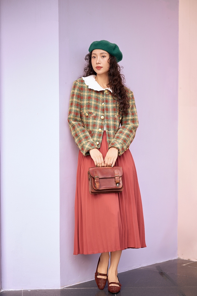 Blazer cổ điển, điểm nhấn hoàn hảo cho mọi phong cách thời trang 4 Blazer cổ điển sành điệu cho mọi outfit - Ảnh 4.