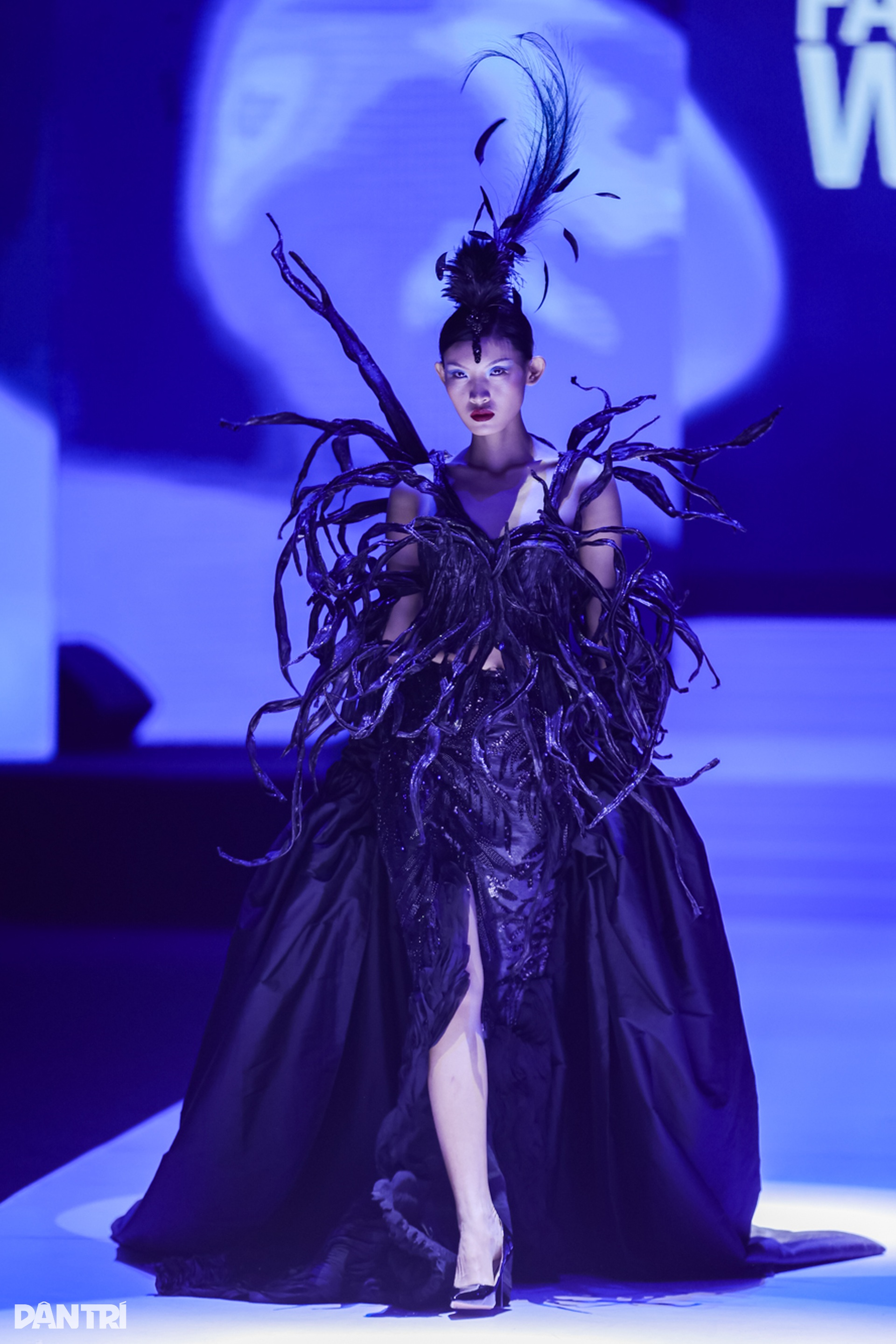 Mẫu Việt Huỳnh Tú Anh được các nhà mốt quốc tế săn đón sau show Chanel - 3