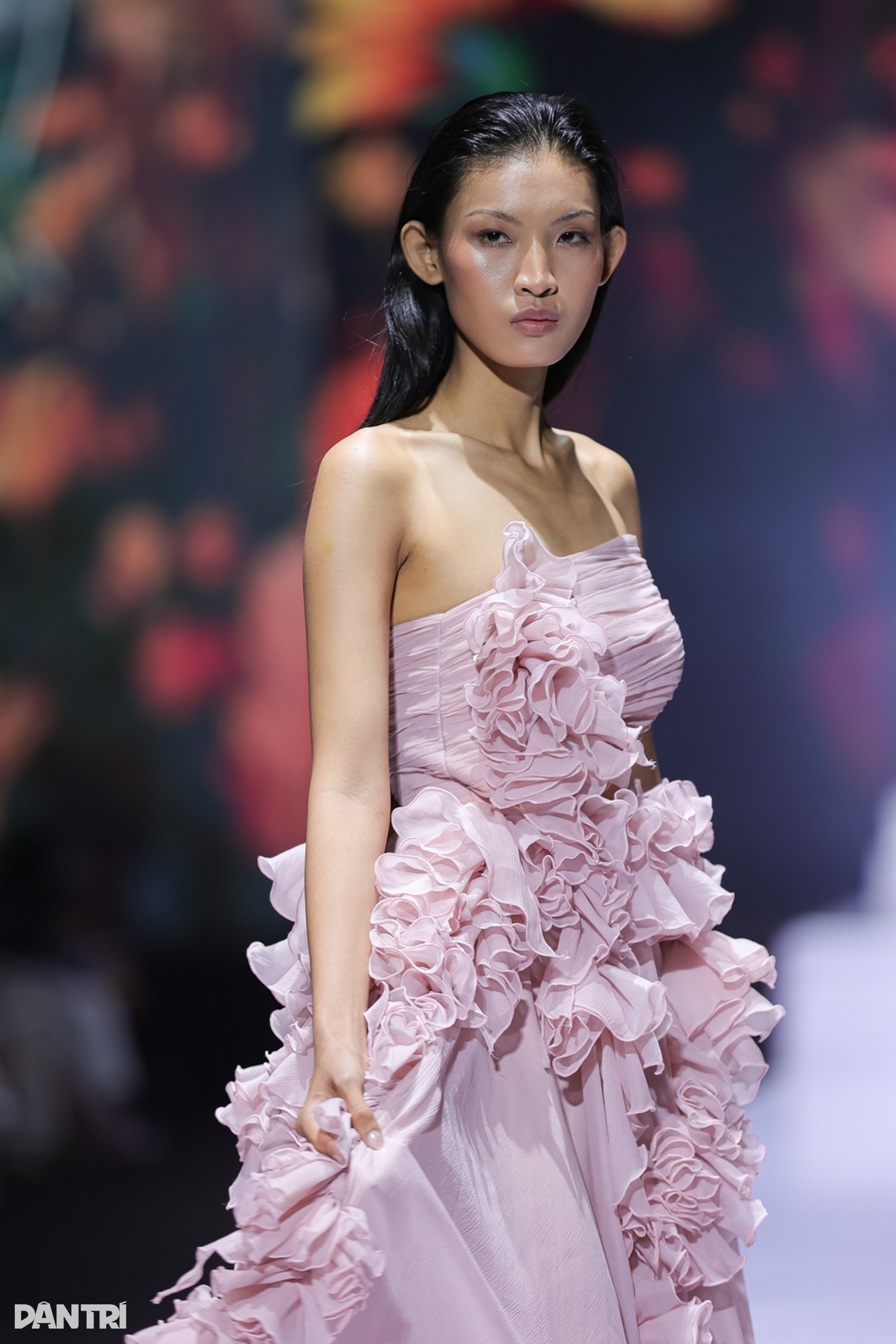 Mẫu Việt Huỳnh Tú Anh được các nhà mốt quốc tế săn đón sau show Chanel - 6