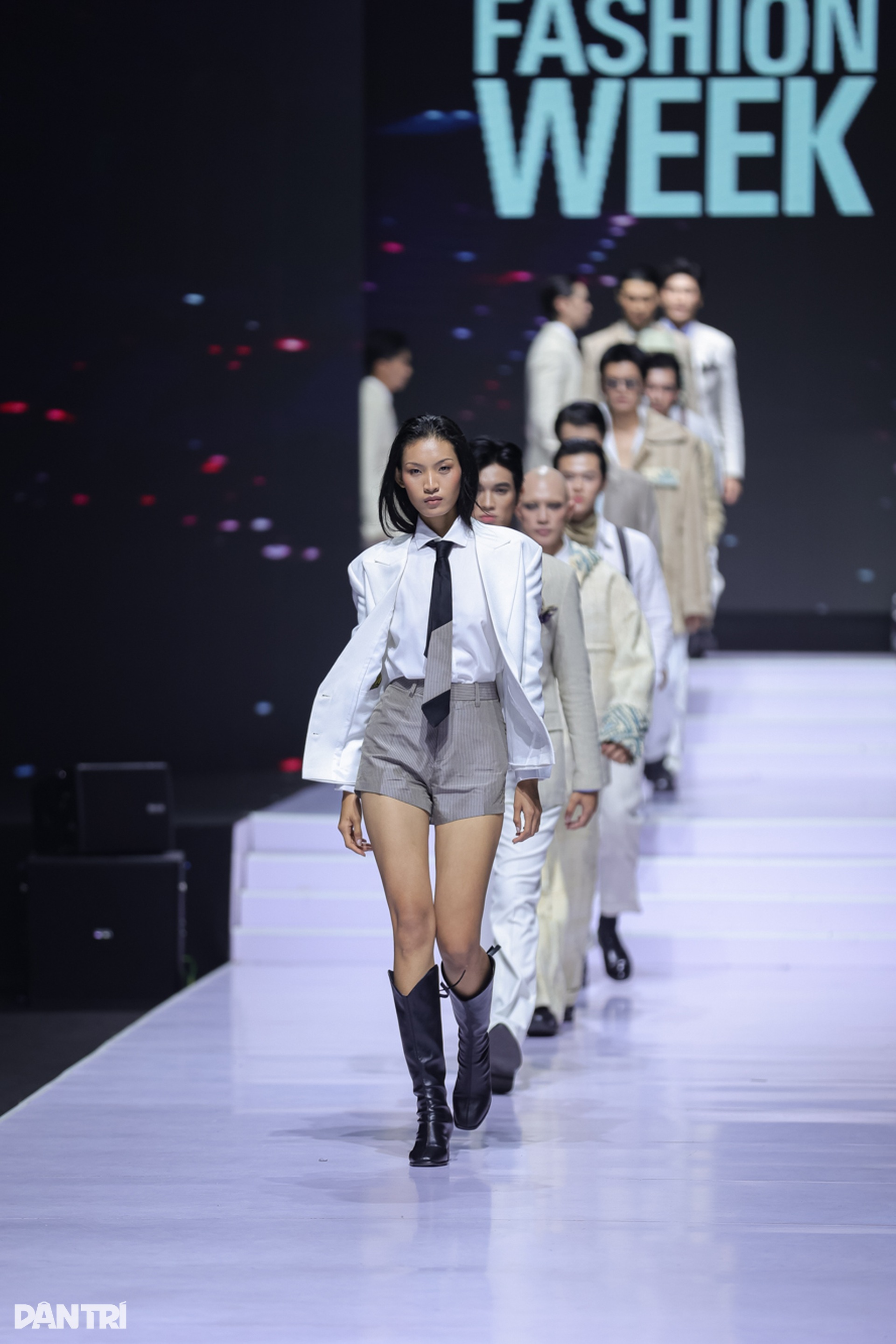 Mẫu Việt Huỳnh Tú Anh được các nhà mốt quốc tế săn đón sau show Chanel - 12