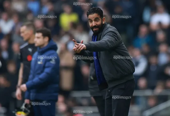 hlv-amorim-lai-bi-chi-trich-gay-gat (1).jpg