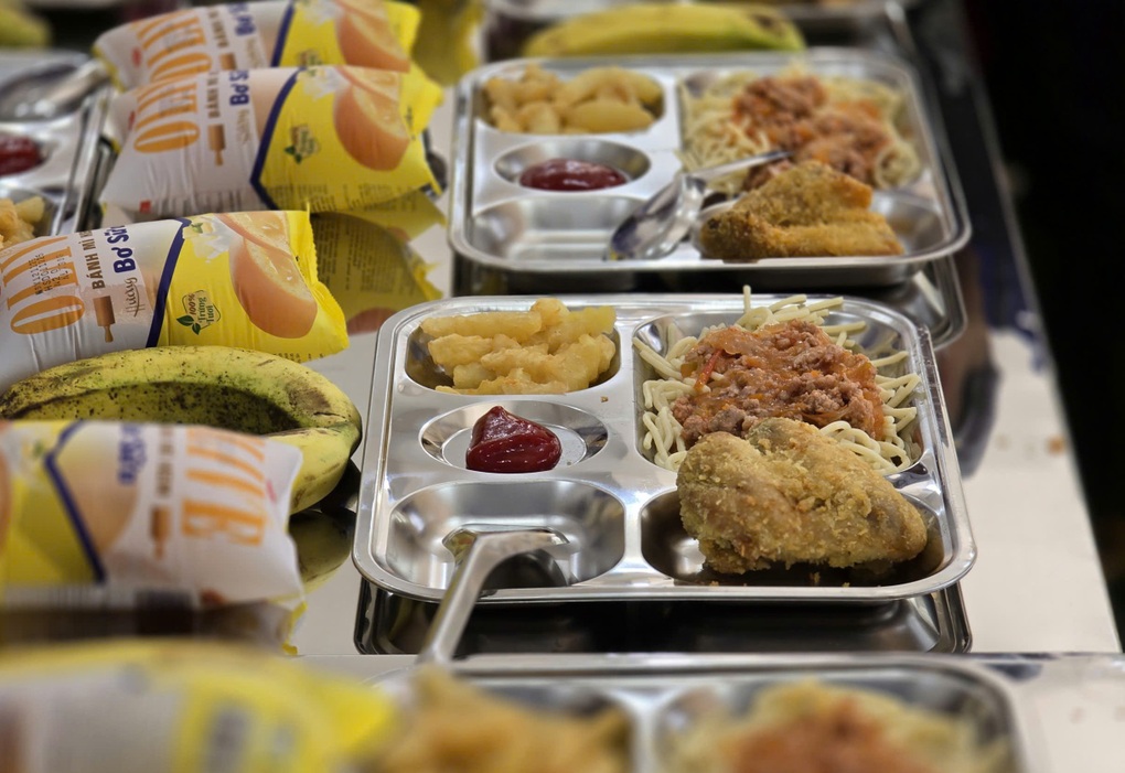 Phụ huynh được giám sát sau vụ thực phẩm “mùi lạ” vào trường học Lâm Đồng - 3