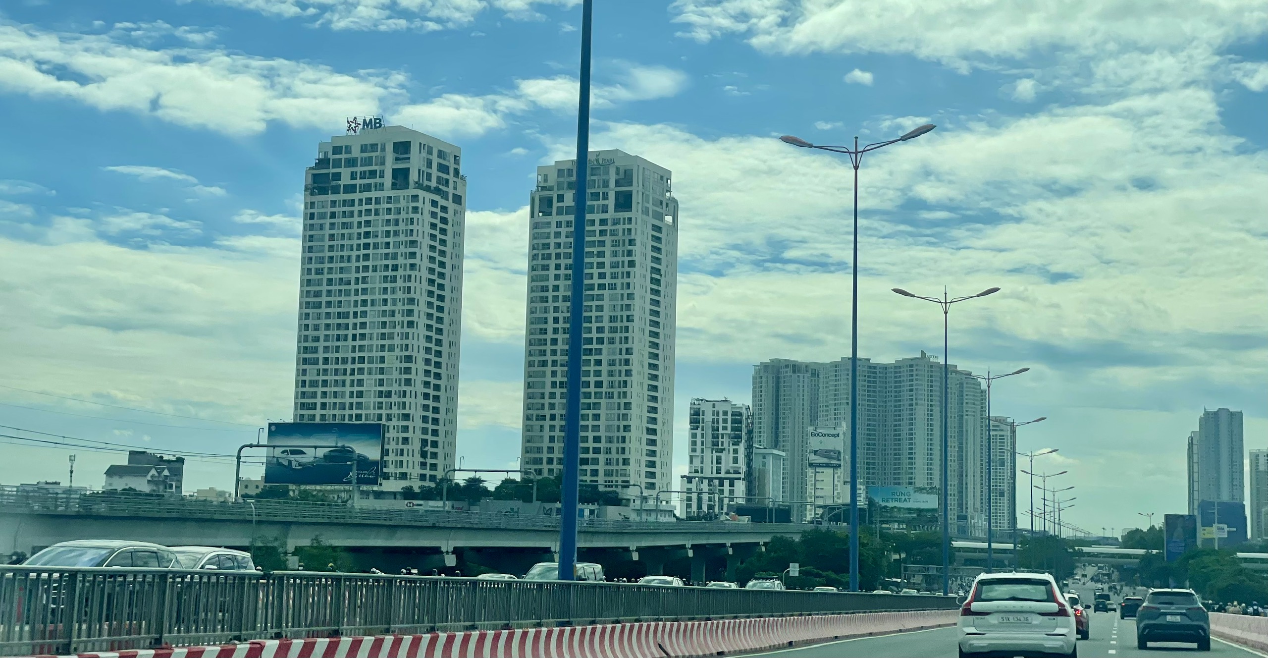 Góc nhìn mới về đánh thuế bất động sản thứ hai và thứ ba ở Việt Nam - Ảnh 1.