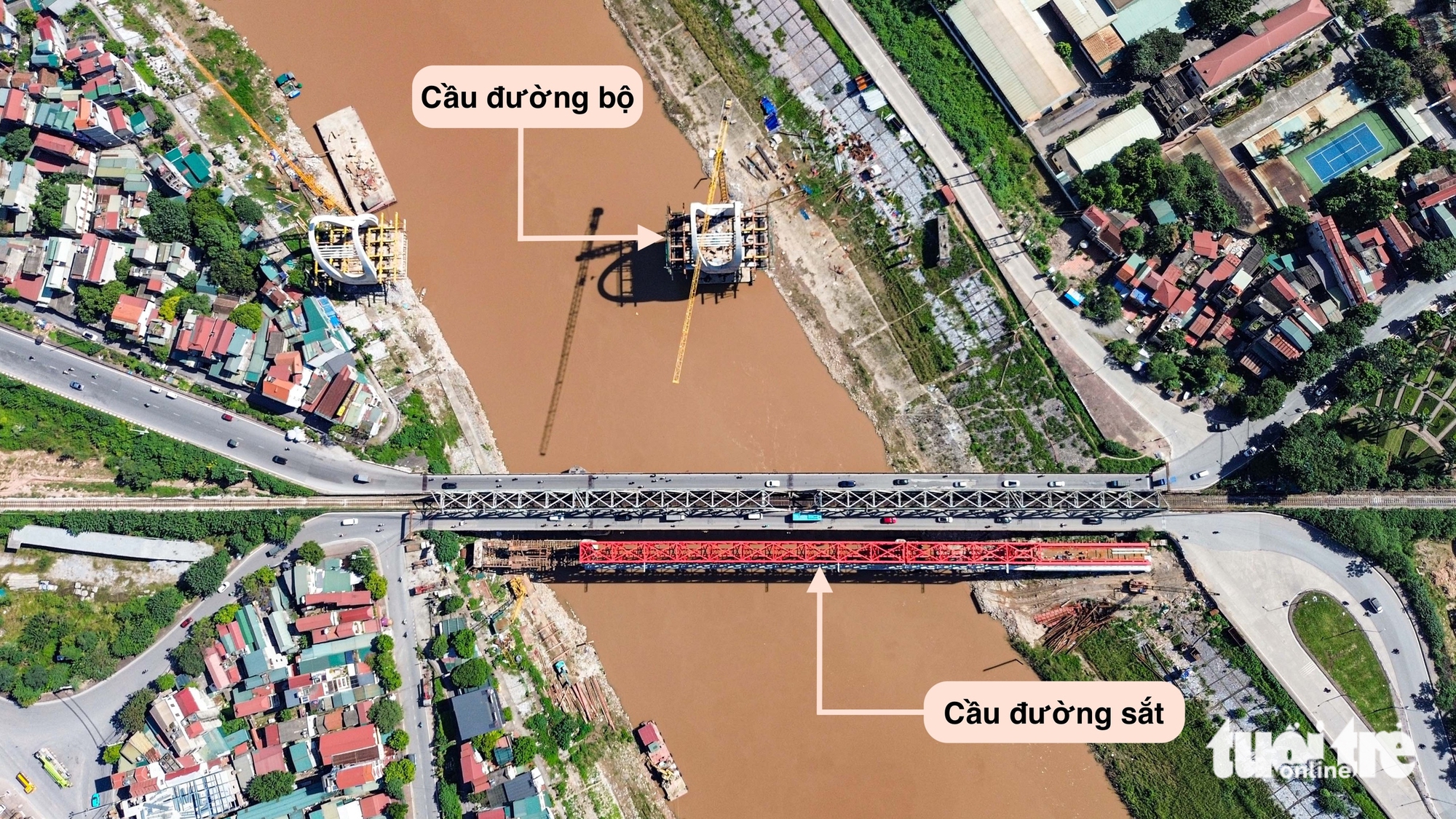 Cầu nghìn tỉ chơi vơi 2 trụ giữa sông vì thiếu mặt bằng làm đường dẫn - Ảnh 2.