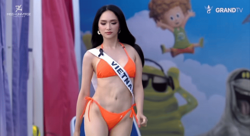 Hương Giang tự chấm 5 điểm cho phần thi swimsuittại Miss Universe