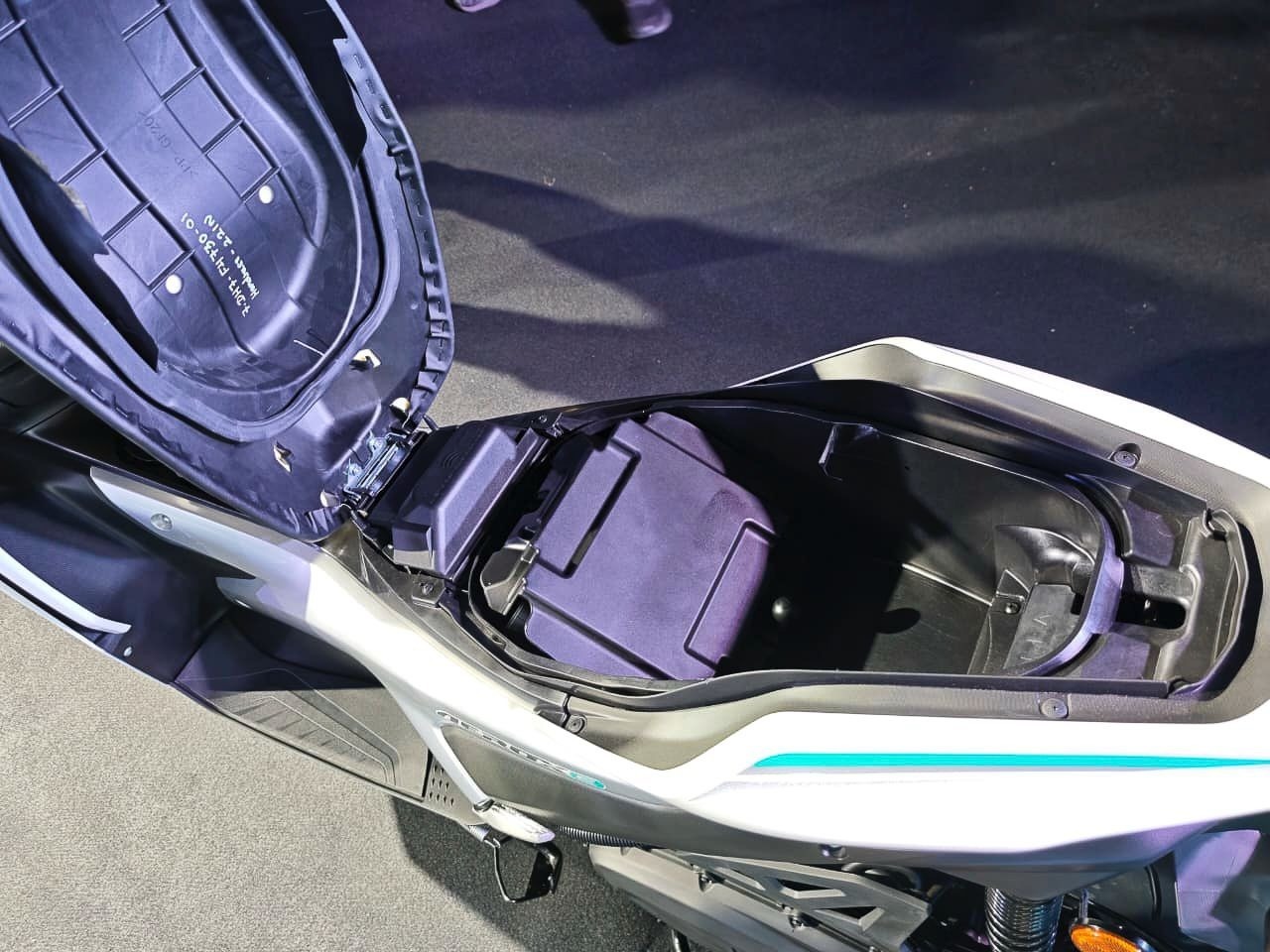 Yamaha NVX - Ảnh 10.