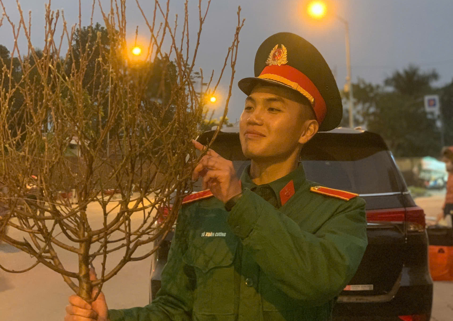 Thủ khoa đặc công nước kể chuyện khổ luyện đánh đảo, đánh cảng, 24 giờ thả trôi trên biển - Ảnh 2.