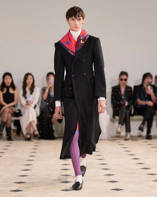 Làm chủ phong cách cổ điển với phụ kiện và khăn- Ảnh 4.