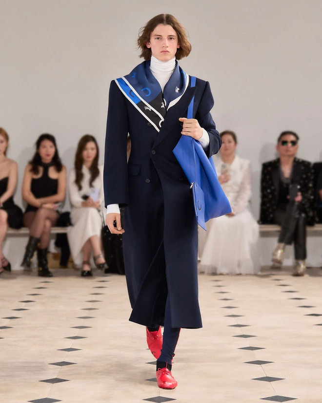 Làm chủ phong cách cổ điển với phụ kiện và khăn- Ảnh 3.