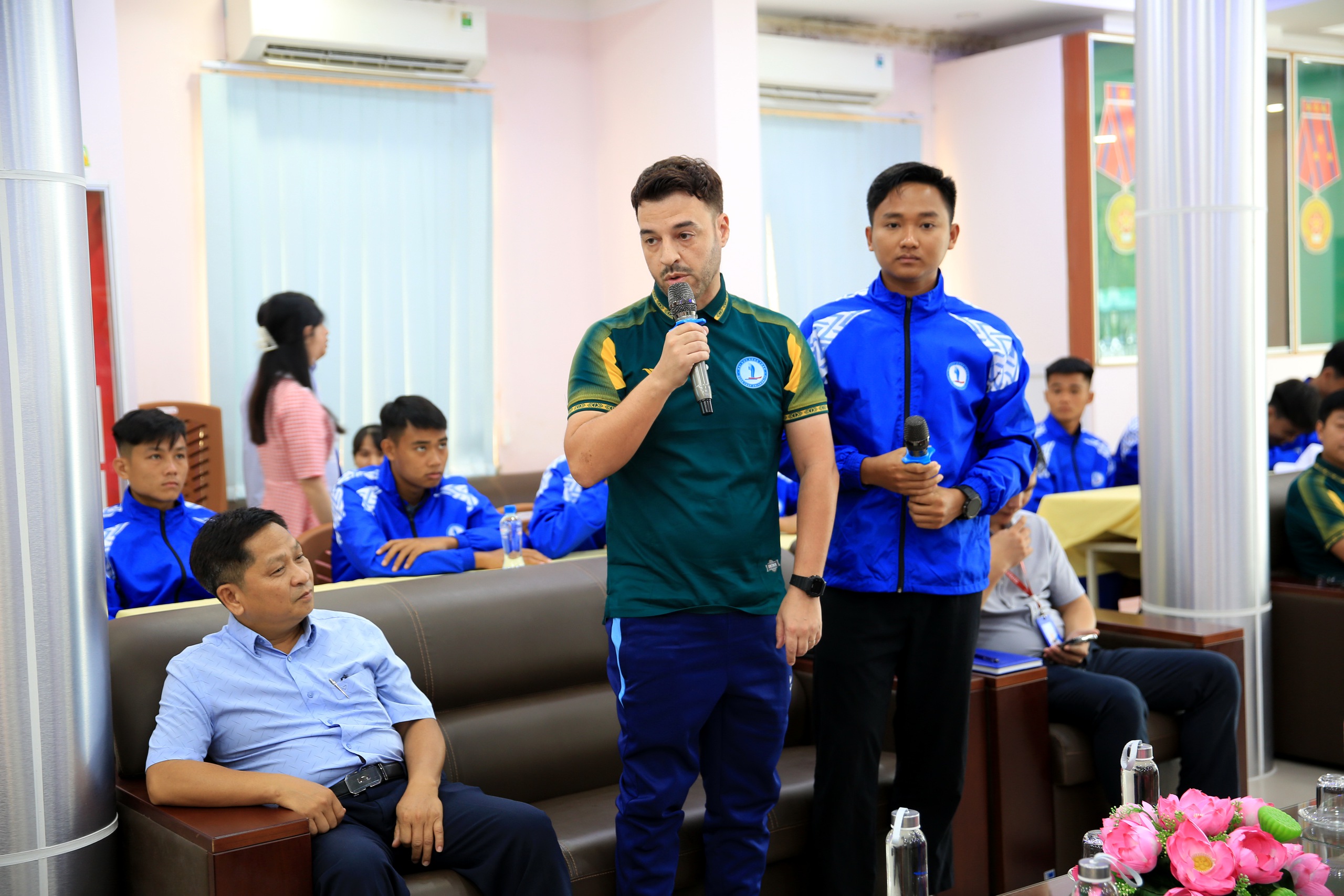 Trường ĐH Đồng Tháp 'chơi lớn' có HLV ngoại, chi hơn nửa tỉ đồng giải sinh viên - Ảnh 3.