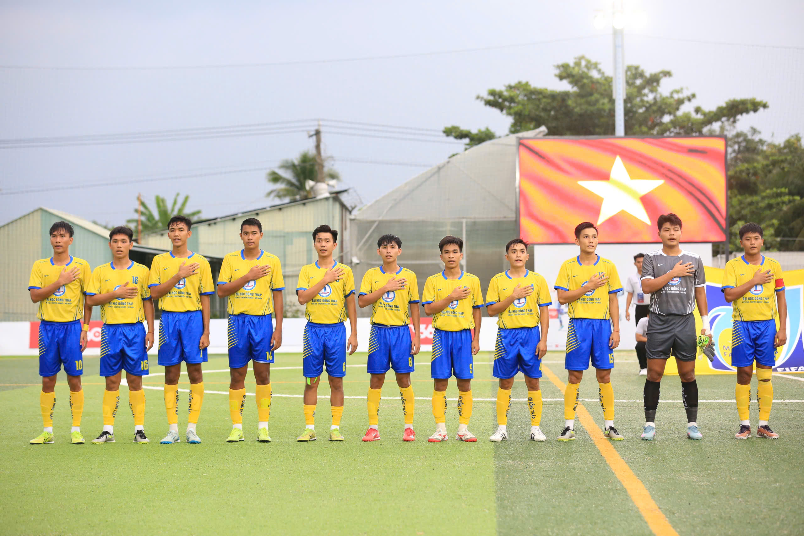 Trường ĐH Đồng Tháp 'chơi lớn' có HLV ngoại, chi hơn nửa tỉ đồng giải sinh viên - Ảnh 5.