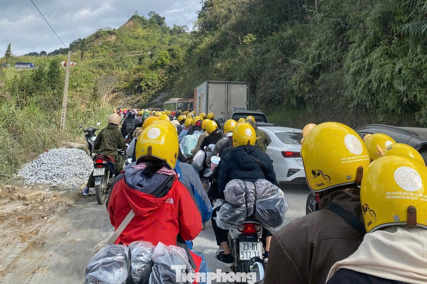 Đường kẹt cứng, khách sạn 'cháy' phòng mùa hoa tam giác mạch - 2