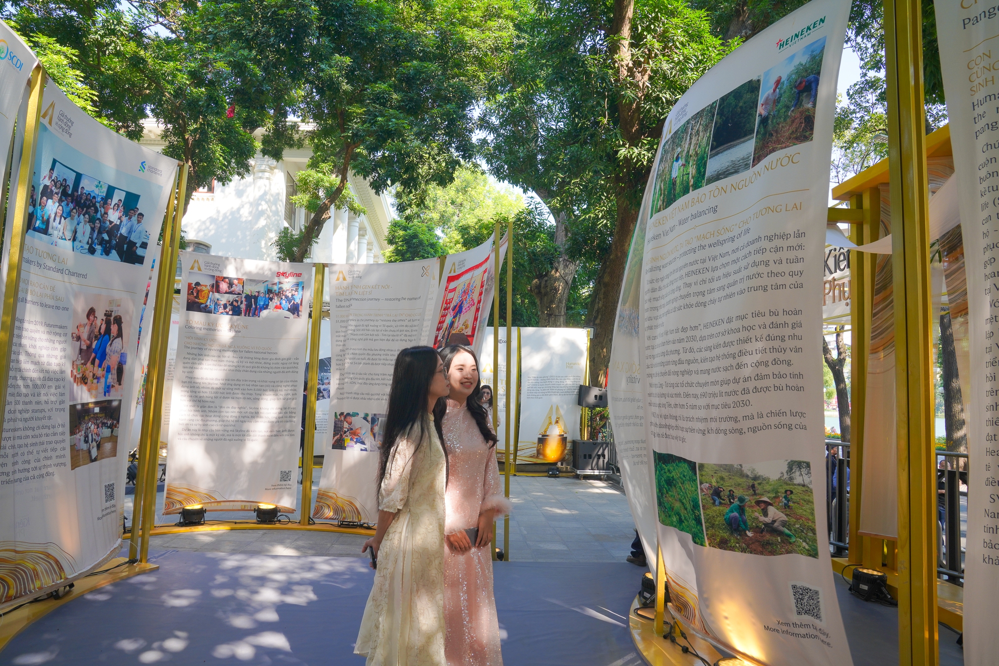 Triển lãm đặc biệt lan tỏa tinh thần kiên trì phụng sự của những “người hùng” bền bỉ cống hiến, tạo ra giá trị cho cộng đồng- Ảnh 3. Triển lãm đặc biệt lan tỏa tinh thần kiên trì phụng sự của những “người hùng” bền bỉ cống hiến, tạo ra giá trị cho cộng đồng- Ảnh 3.