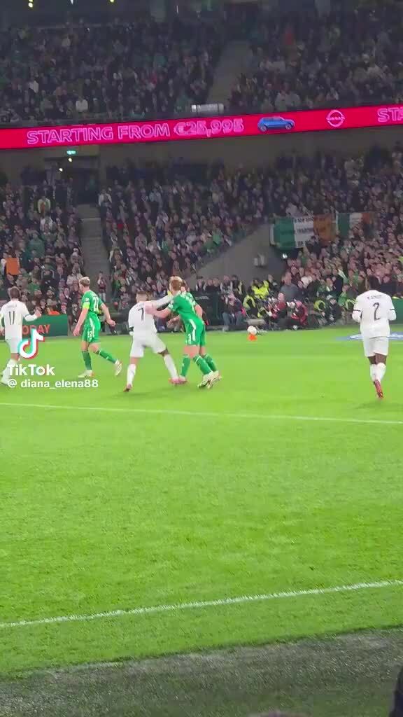 Thẻ đỏ của Ronaldo: Bất công hay xứng đáng?