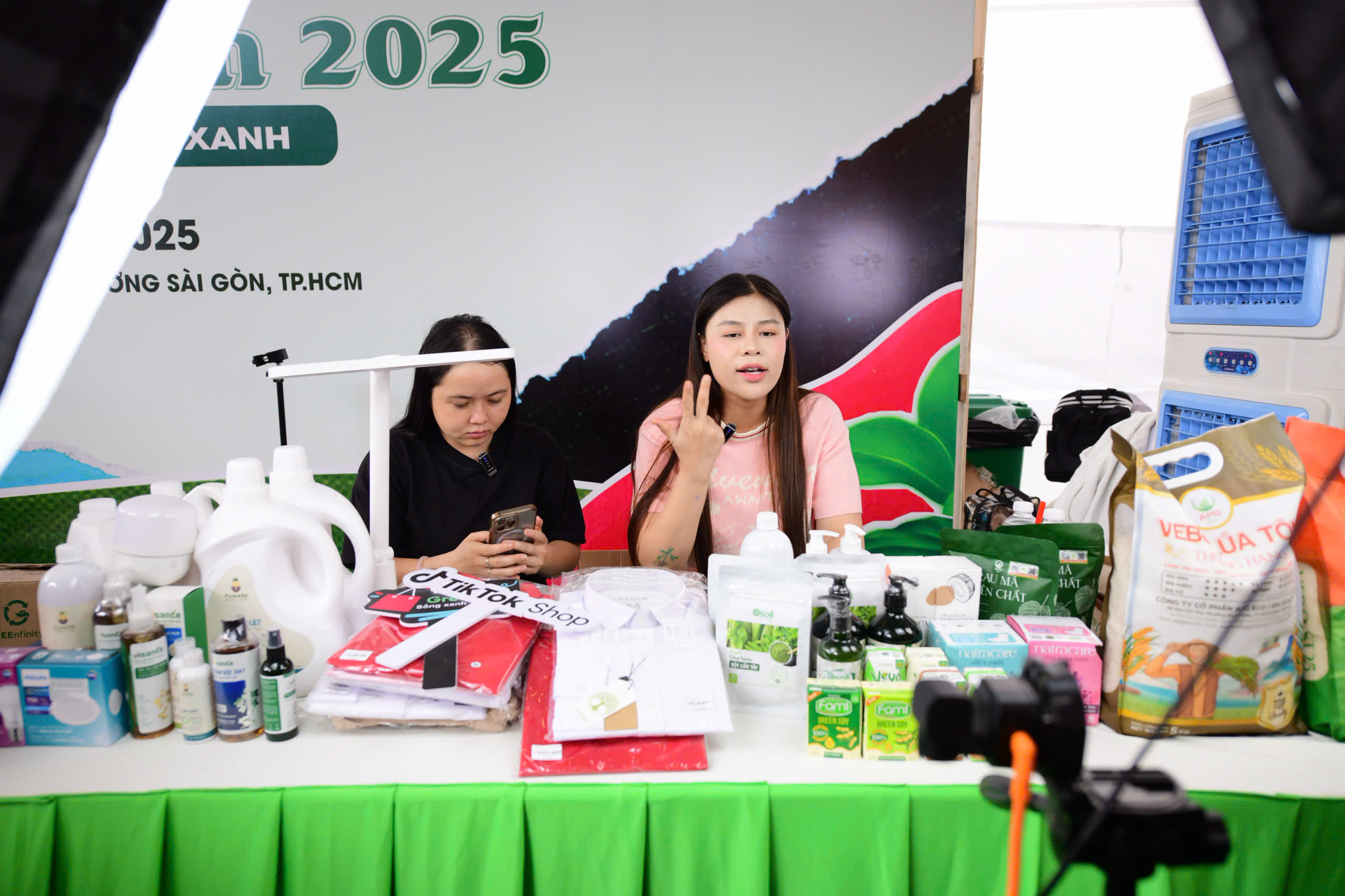 livestream - Ảnh 2.