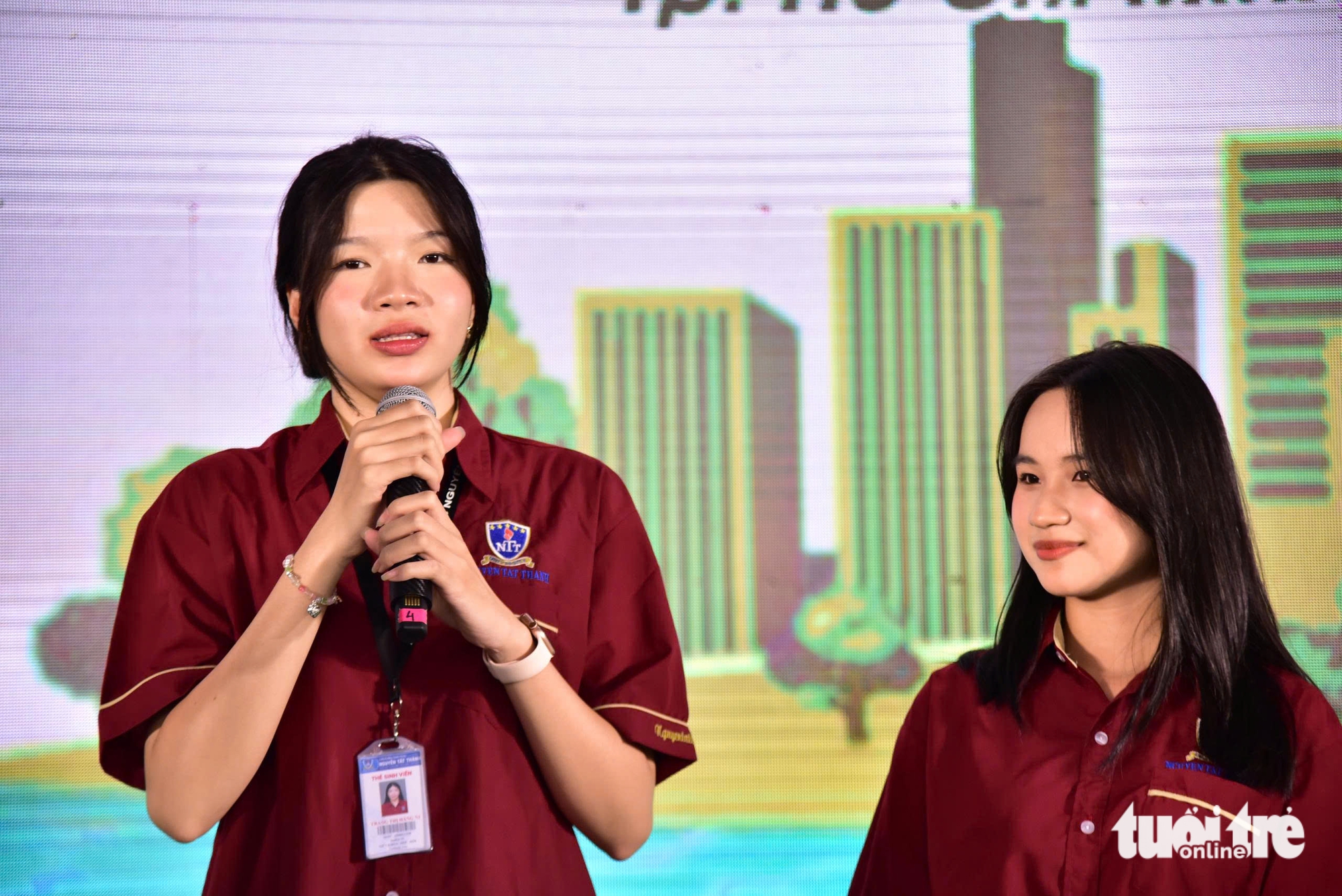 Sinh viên truyền thông tìm hiểu quy trình tổ chức Ngày hội Việt Nam Xanh của báo Tuổi Trẻ- Ảnh 6.