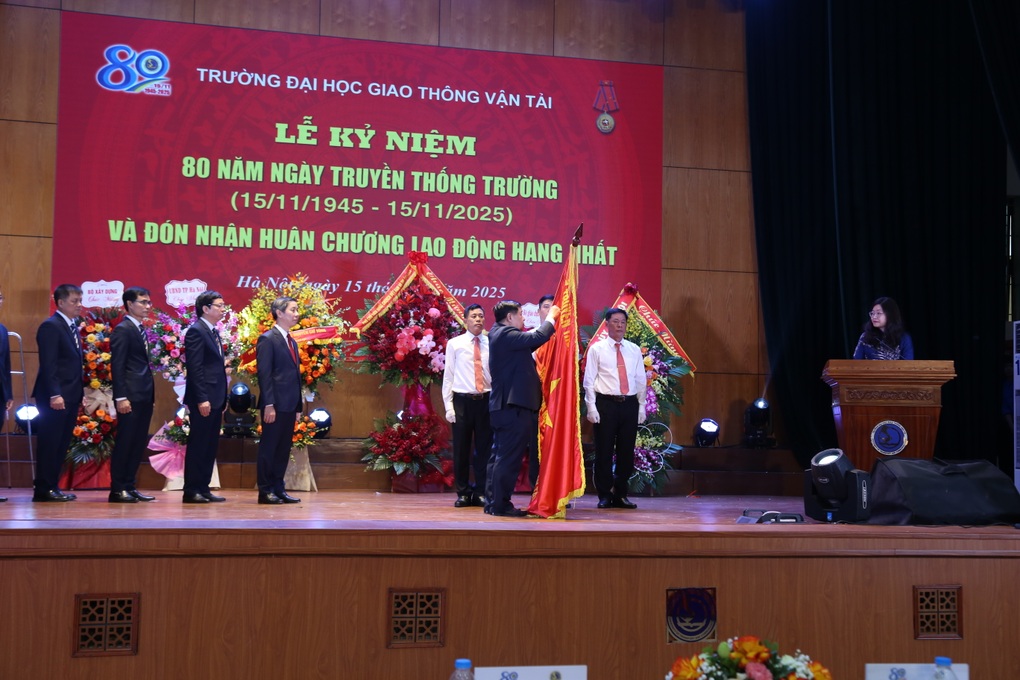 Ngôi trường 123 tuổi được giao chỉ tiêu vào top 200 châu Á - 2