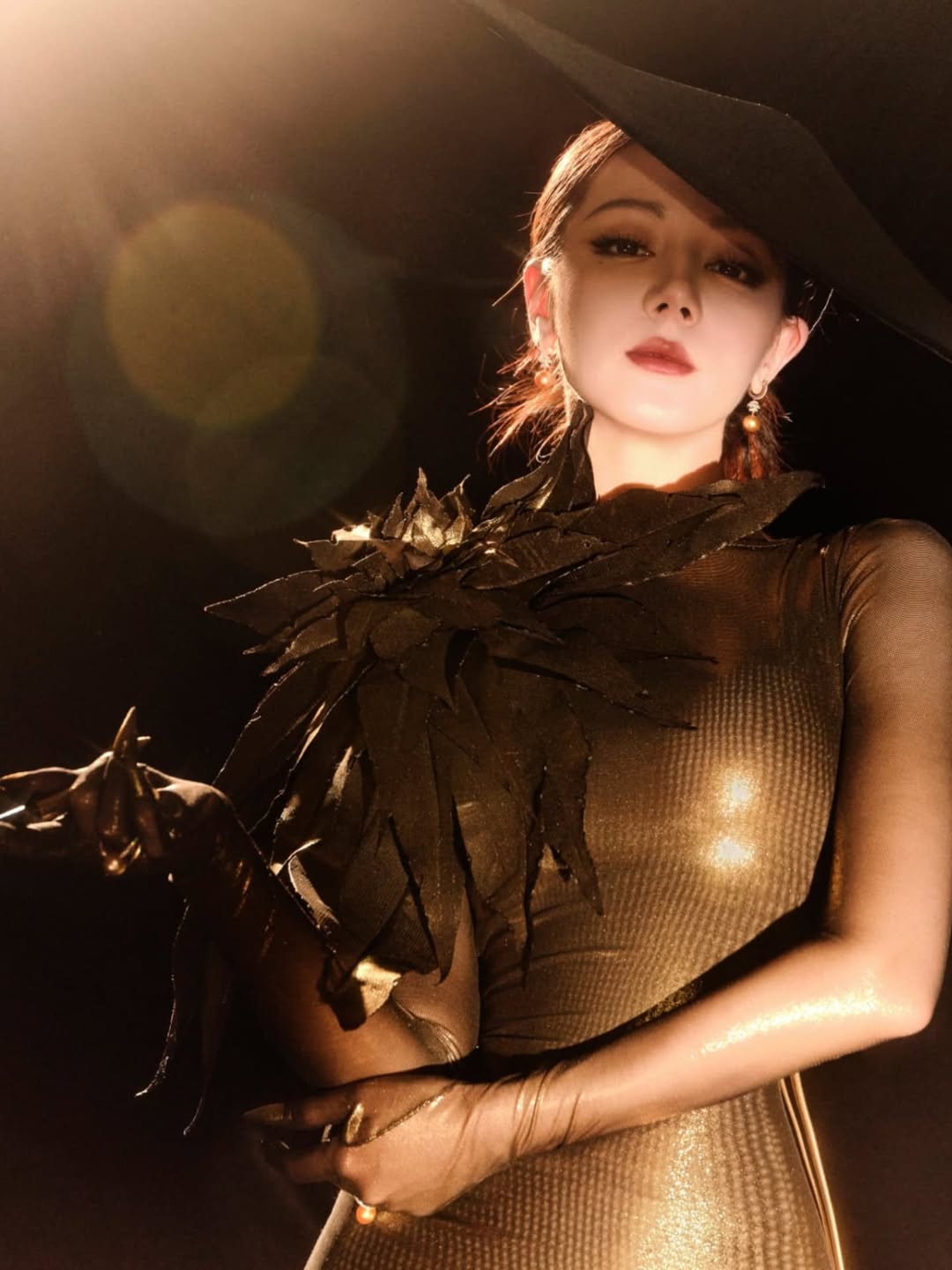 Địch Lệ Nhiệt Ba đang bắt chước Triệu Lộ Tư đấy à?- Ảnh 3. Địch Lệ Nhiệt Ba đang bắt chước Triệu Lộ Tư đấy à?- Ảnh 3.