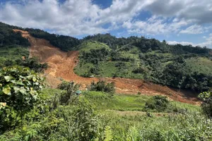 Vụ sạt lở ở Đà Nẵng: Đất vẫn nổ, vẫn tiếp tục sạt lở