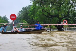 Mưa đặc biệt to sắp trút xuống Huế, sóng biển cao 4 m