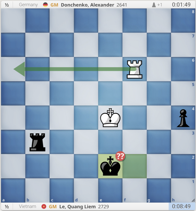 ...nên kỳ thủ Đức quyết định đi vua sang e2, và đó là sai lầm khiến anh rơi chiến thắng.