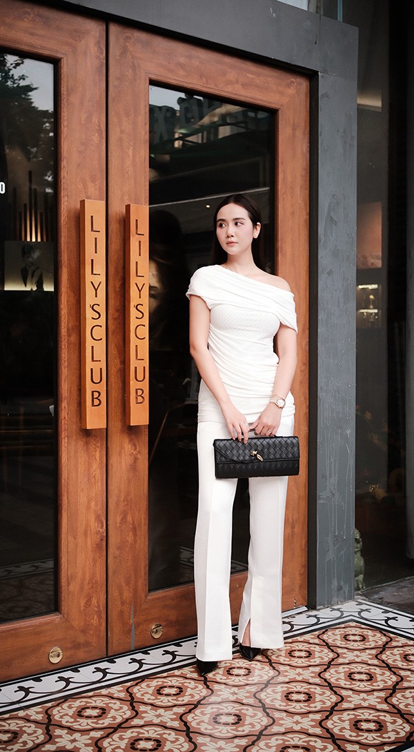 Phan Minh Huyền giảm quần áo từ size S xuống size XS.