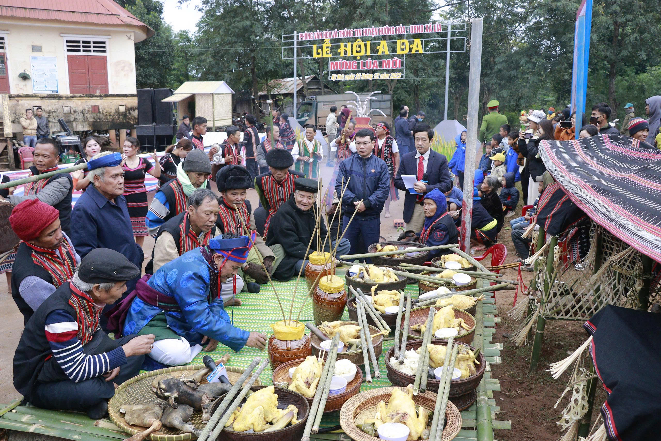Dẻo thơm hạt lúa, lấp lánh tình người - Ảnh 8.
