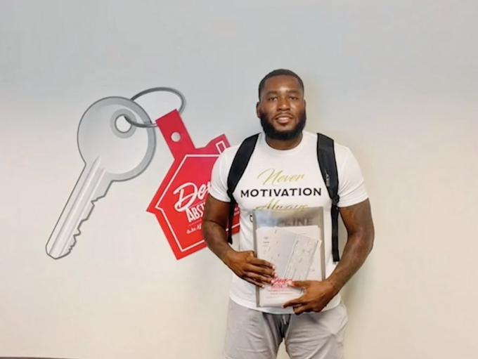 Matthews khi mua bất động sản đầu tiên. Ảnh: CNBC