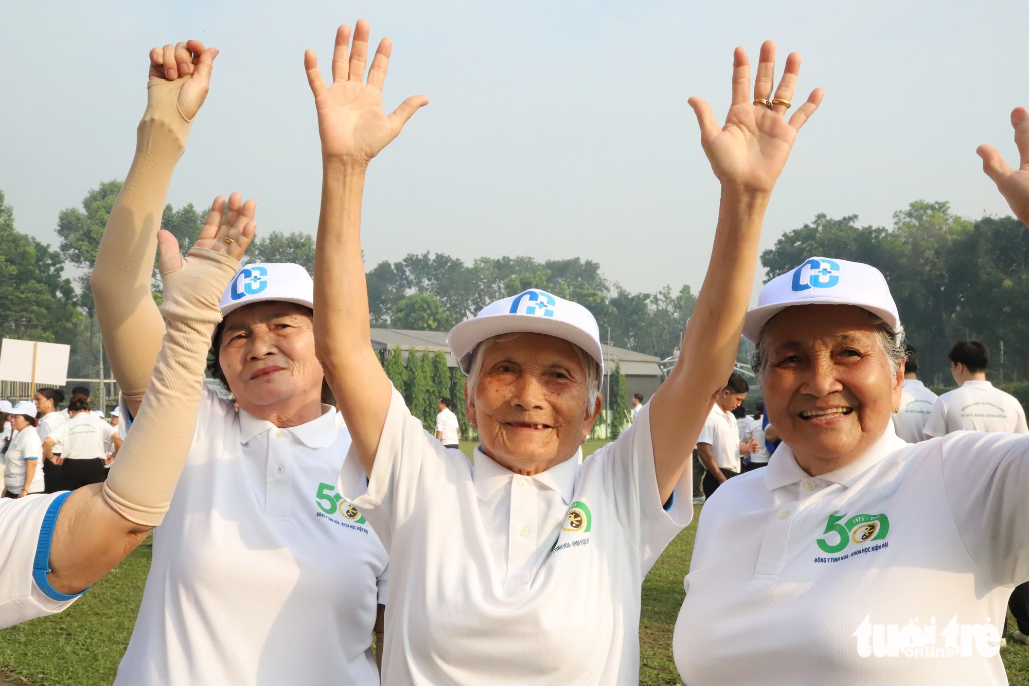 2.000 người TP.HCM đồng diễn dưỡng sinh, vận động rèn luyện thể chất tại cộng đồng - Ảnh 9.