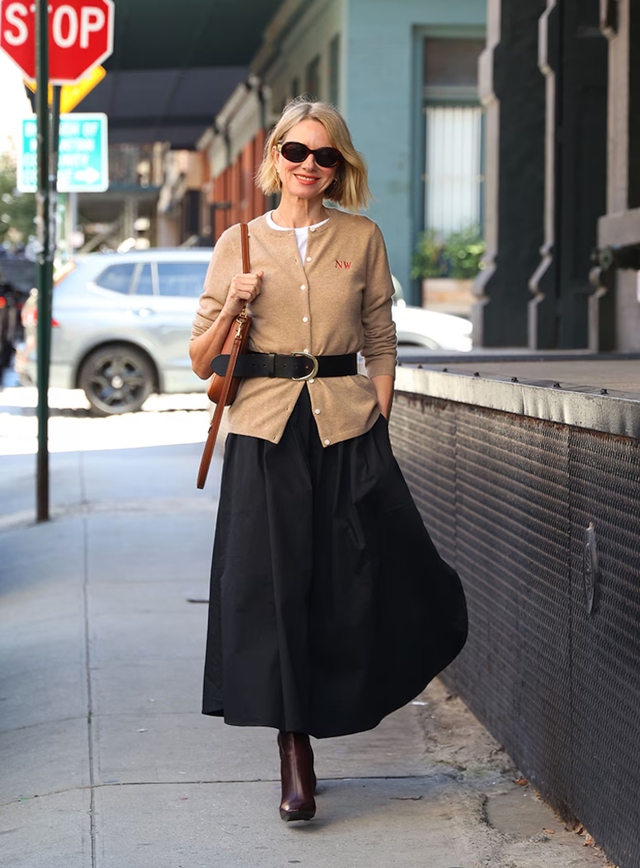 Những chân váy hợp nhất với dáng áo len, đi làm đi chơi đều đẹp- Ảnh 5.