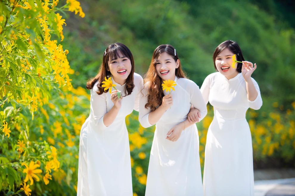 Tắc dài dòng khách xếp hàng mua vé vào Vườn Quốc gia Ba Vì - 4