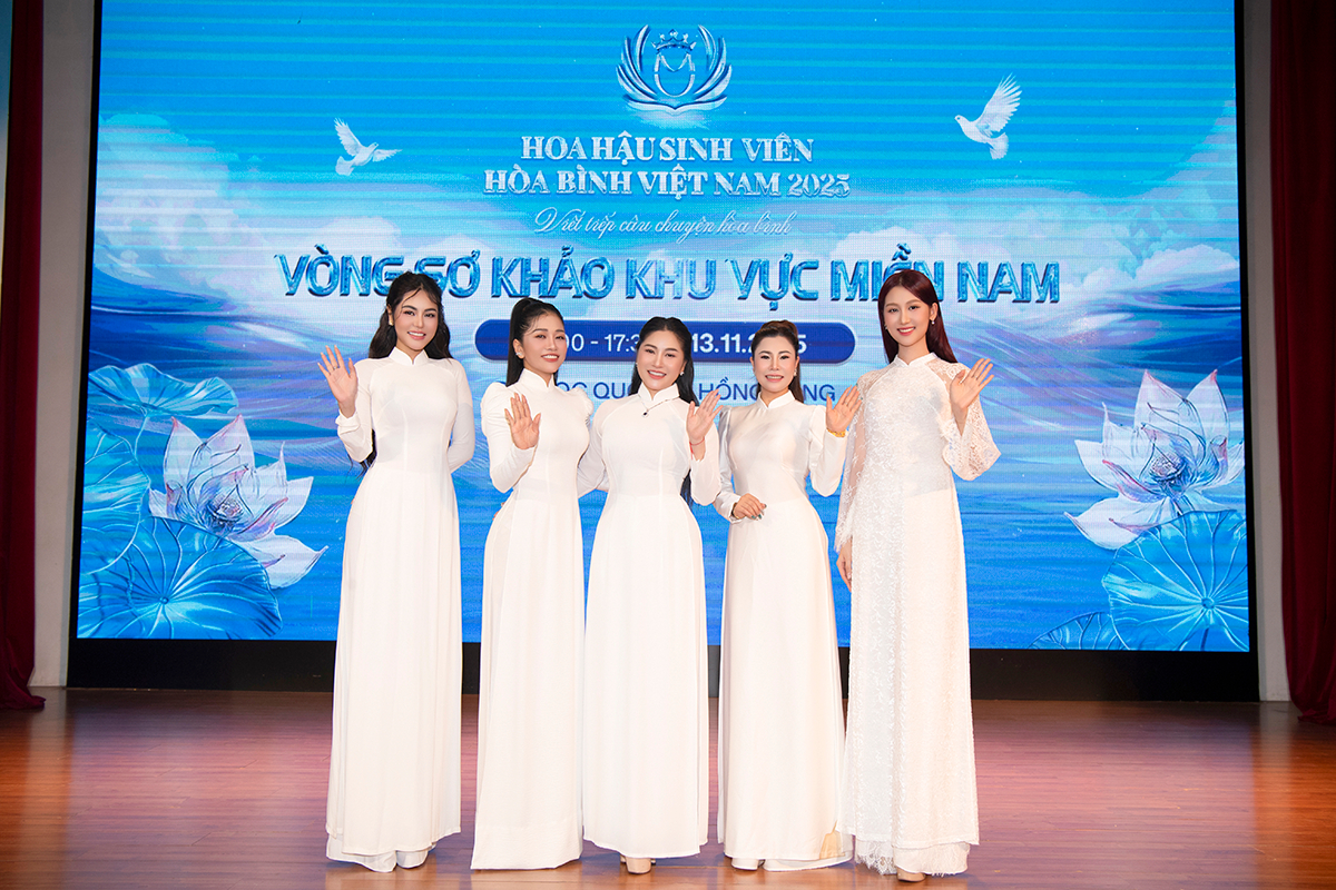 1763271483 743 Hoa hau Que Anh xuat hien tai vong so khao