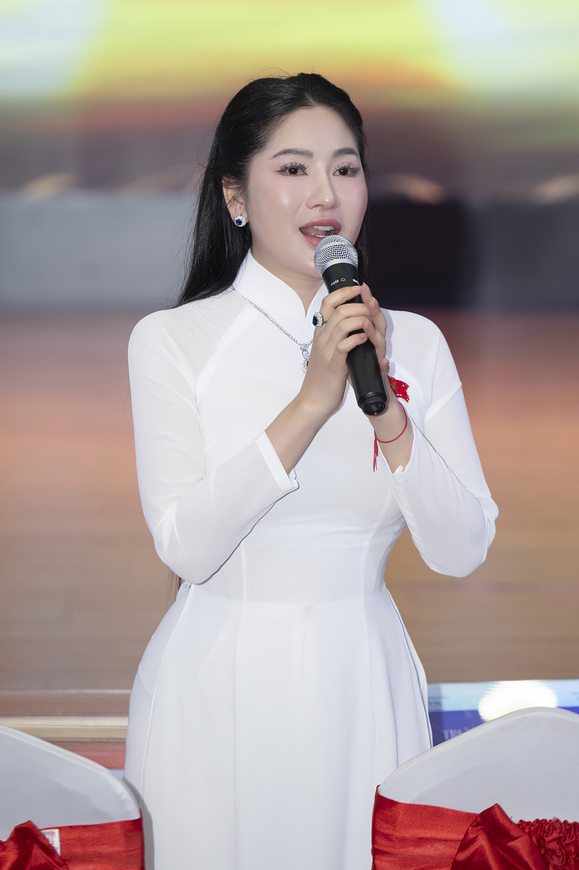 1763271486 75 Hoa hau Que Anh xuat hien tai vong so khao