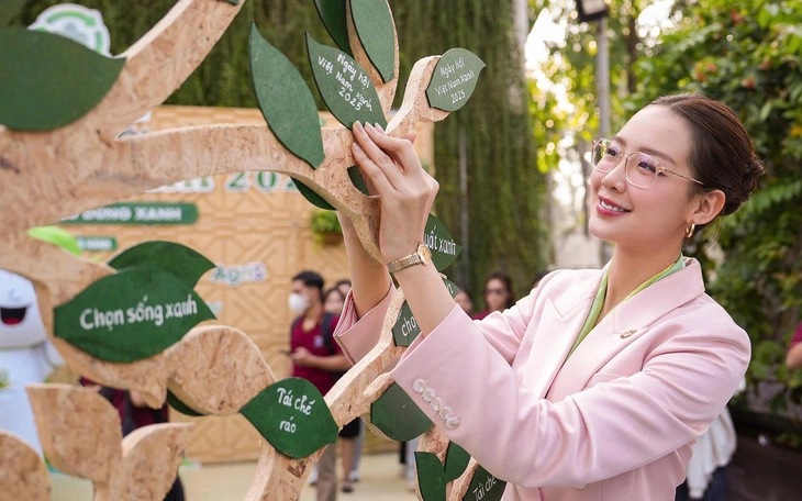 Vải sợi dứa độc lạ vừa thoáng lại vừa thơm tại Ngày hội Việt Nam Xanh - Ảnh 6.