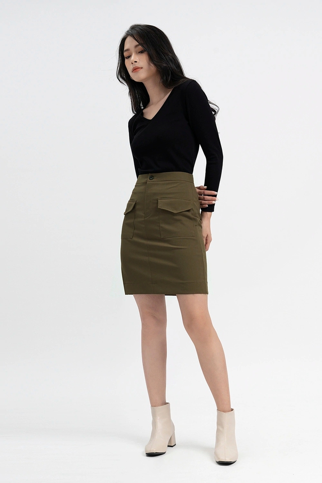 Trang phục cổ chữ V ‘cân’ trọn mọi phong cách từ công sở đến dạo phố- Ảnh 5.