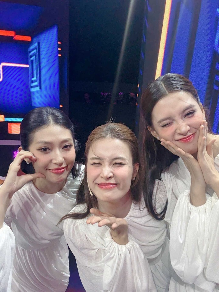 Đông Nhi nói đúng 3 chữ, hé lộ số tiền được Trấn Thành mừng cưới 5 Đông Nhi nói đúng 3 chữ, hé lộ số tiền được Trấn Thành mừng cưới