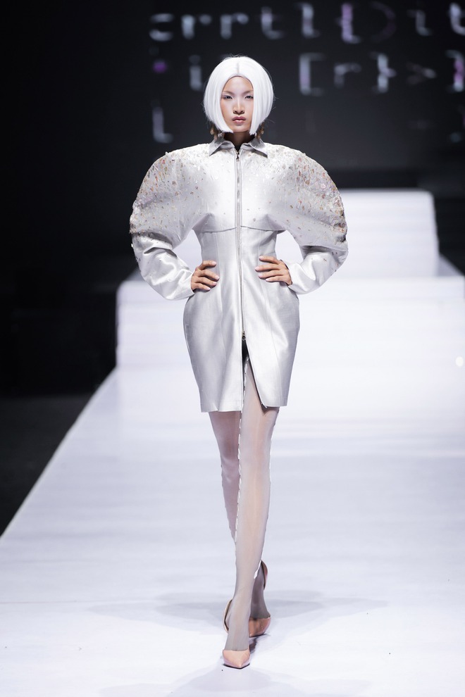 Những điểm sáng trên sàn diễn Vietnam International Fashion Week- Ảnh 12.