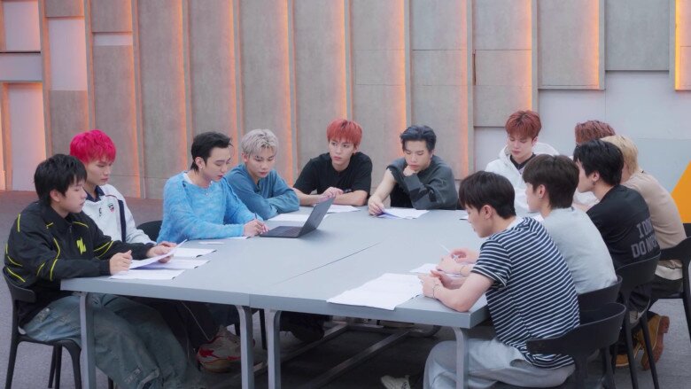 "Tân binh toàn năng" tập 7: Thái Lê Minh Hiếu chạnh lòng khi bị vũ công thay thế, Soobin xúc động vì học trò 3 Thầy trò Soobin căng thẳng bàn chiến lược cho vòng Công diễn 3.