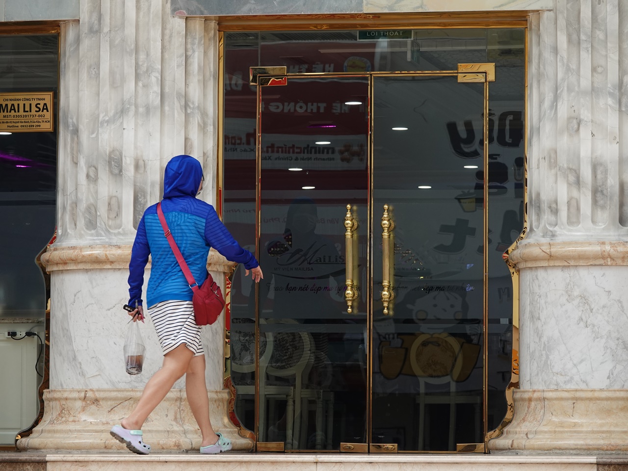 Công an thu giữ nhiều thùng tài liệu từ toà nhà thẩm mỹ viện Mailisa TP.HCM- Ảnh 9.