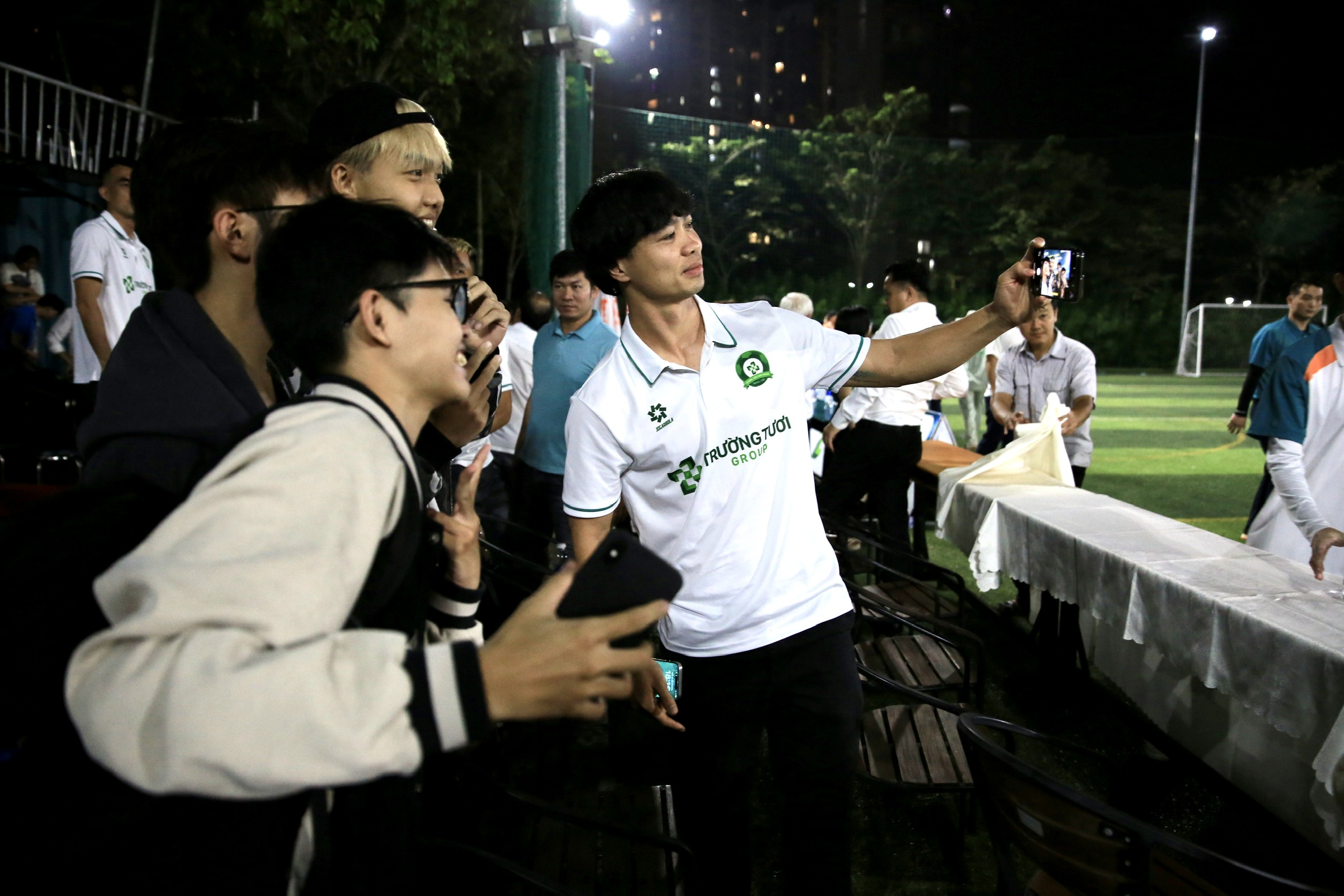 Công Phượng, Xuân Trường và Minh Vương lan tỏa cảm xúc mạnh mẽ ở giải sinh viên UEH- Ảnh 6.