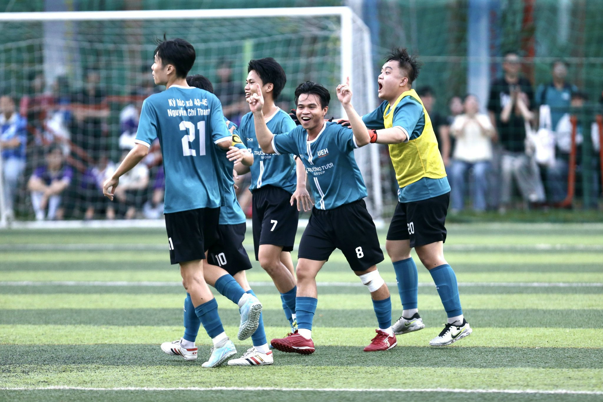 Công Phượng, Xuân Trường và Minh Vương lan tỏa cảm xúc mạnh mẽ ở giải sinh viên UEH- Ảnh 9.