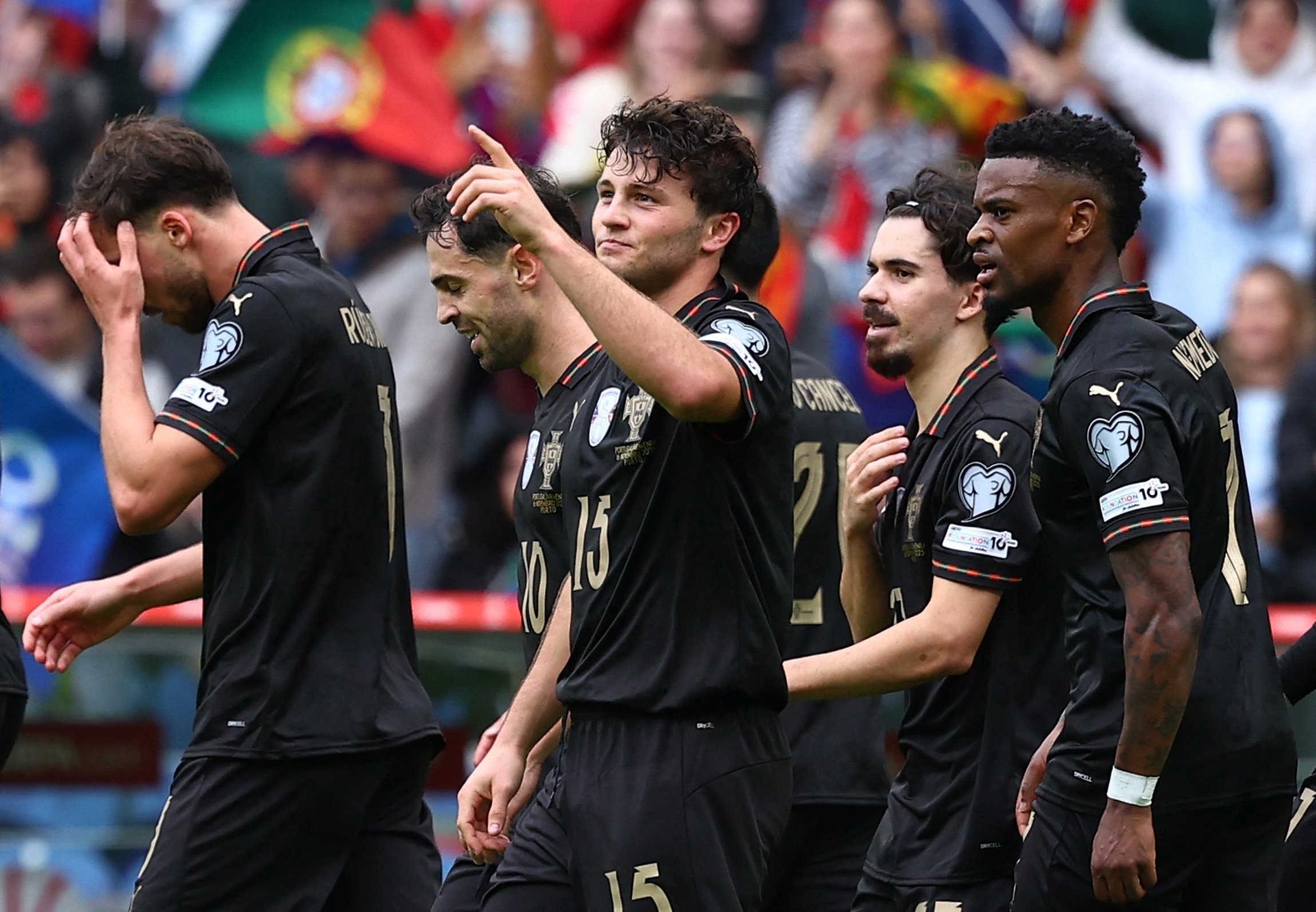 Vắng Ronaldo vì án phạt, Bồ Đào Nha vẫn thắng Armenia với tỷ số kinh ngạc: Có vé đi World Cup- Ảnh 5.