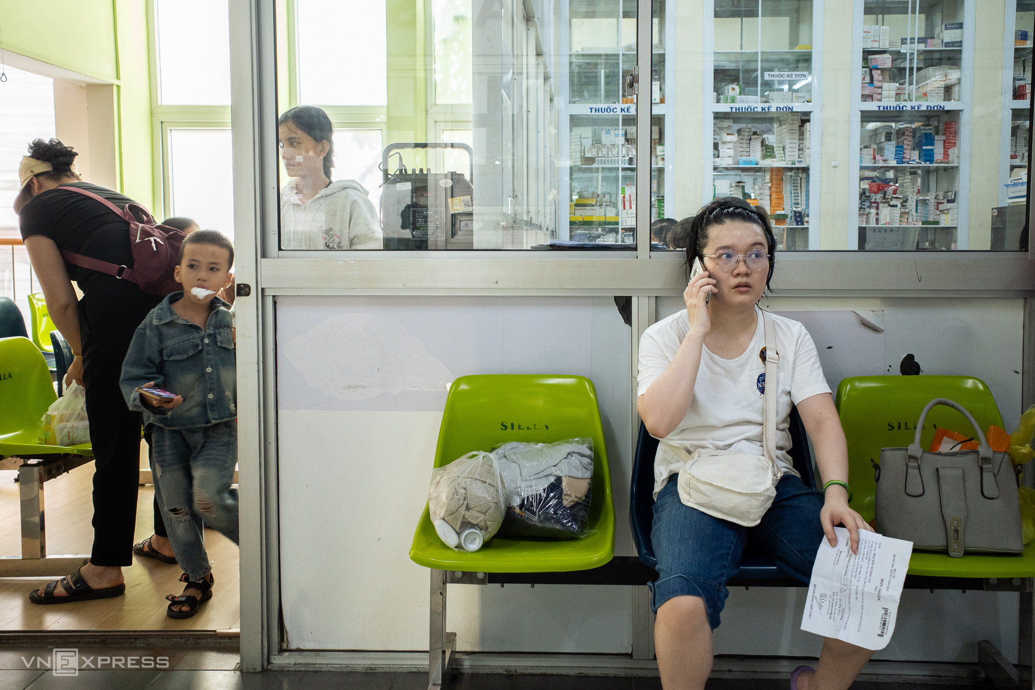 1763336009 454 Nhung dua tre mang qua bom no cham