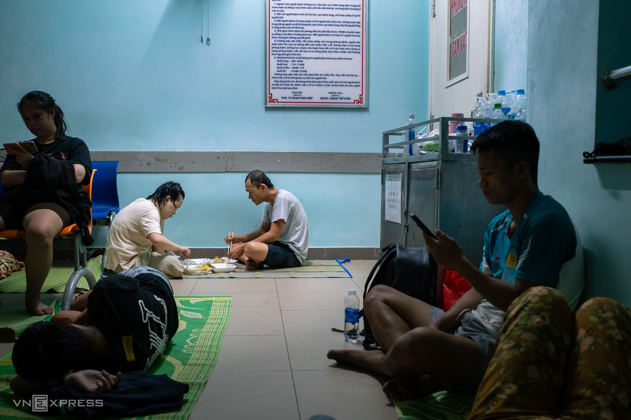 1763336010 840 Nhung dua tre mang qua bom no cham