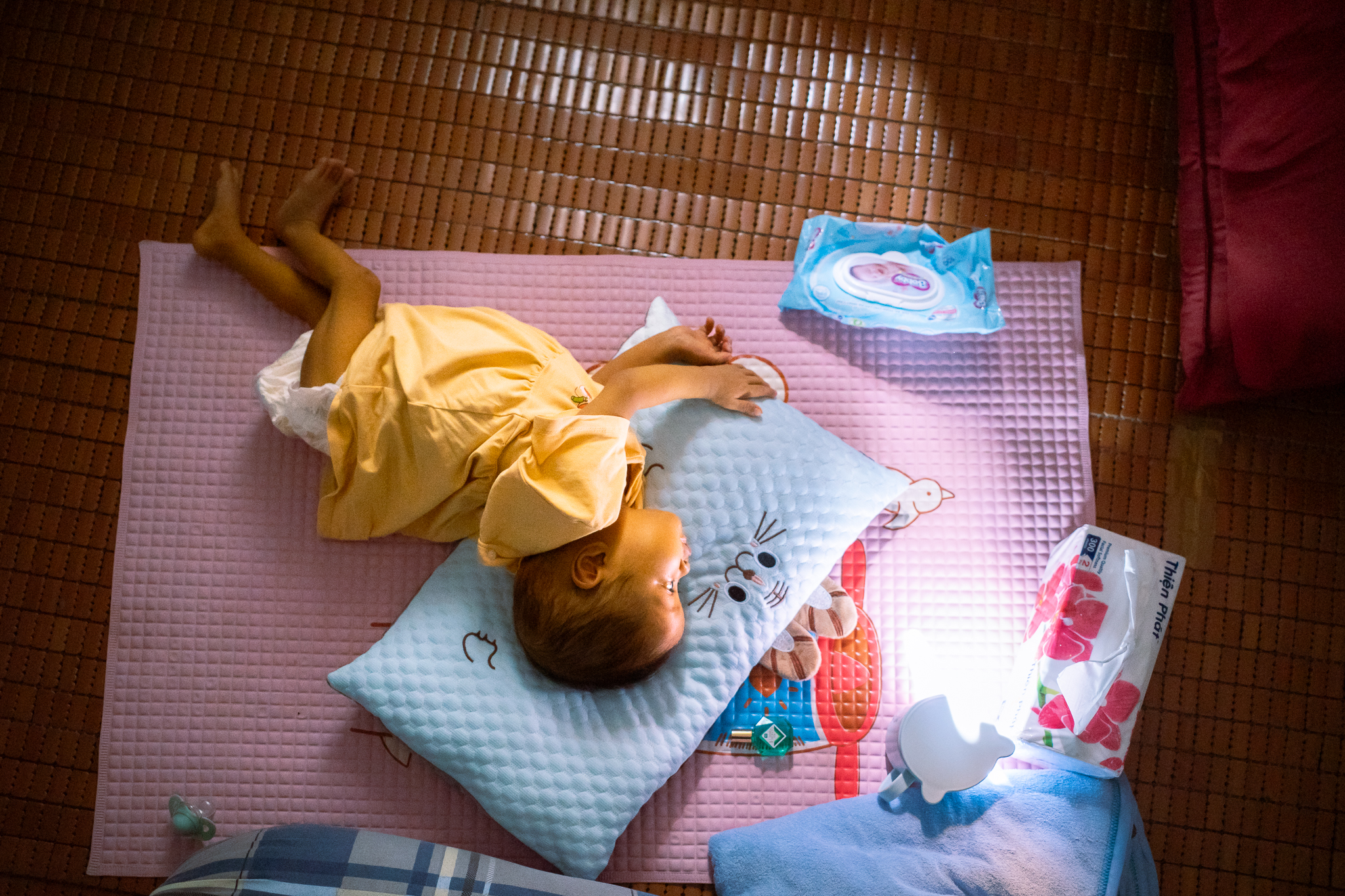 1763336011 265 Nhung dua tre mang qua bom no cham