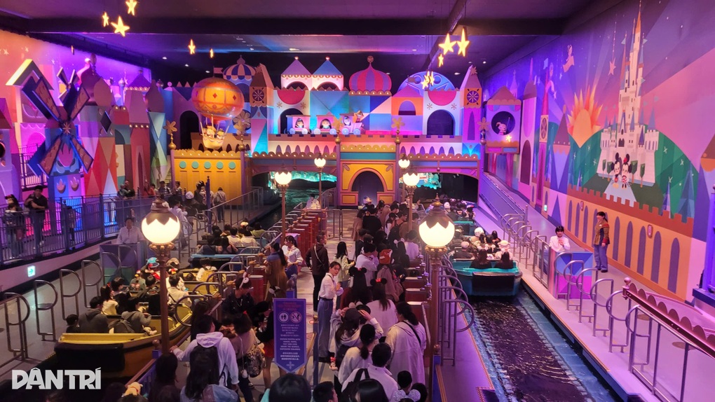 Lạc vào Tokyo Disneyland mùa lễ hội, du khách Việt say mê trải nghiệm - 2