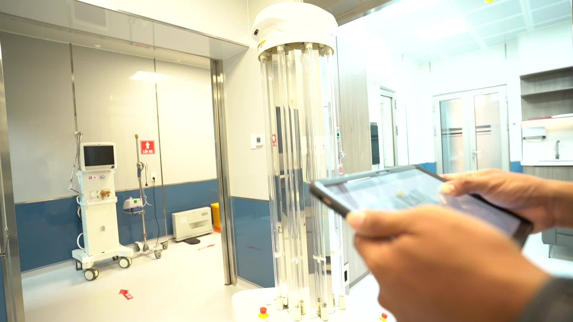 Chợ Rẫy trang bị robot khử khuẩn cho phòng mổ