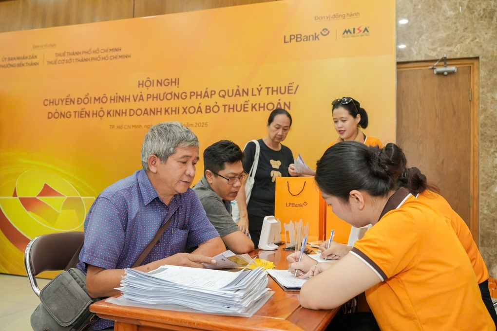 LPBank hỗ trợ hộ kinh doanh, tiểu thương thích ứng mô hình thuế mới - 2
