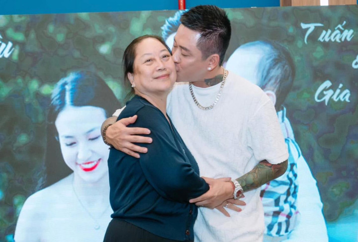 1763346877 215 Qua khu vat va het long vi con cua me